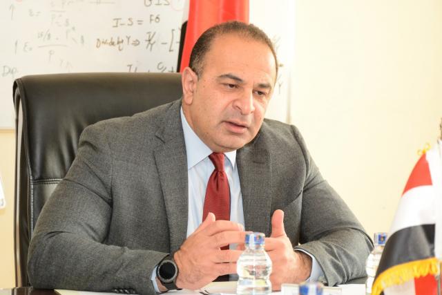 الدكتور أحمد كمالى