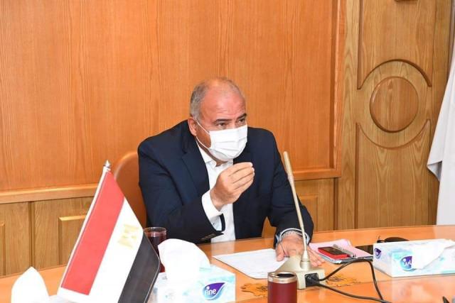 محافظ قنا