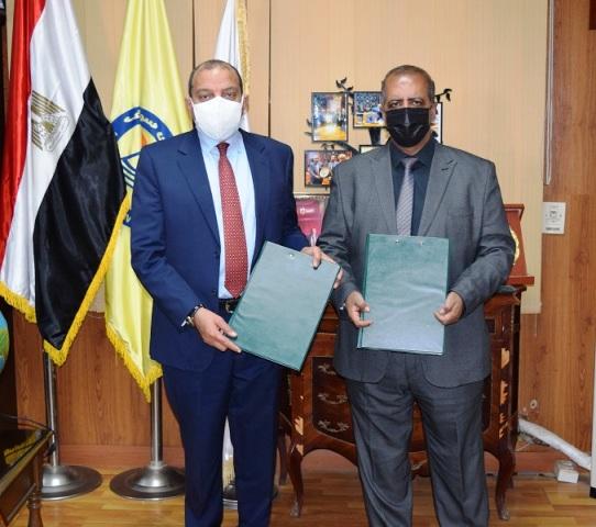 جامعة بني سويف توقع بروتوكول مع البنك الأهلي لخدمات التحصيل الإلكتروني
