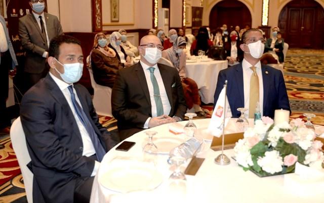 محافظ بني سويف بصحبة محافظة الفيوم بمنتدى الخمسين