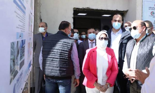 وزيرة الصحة ومحافظ أسوان