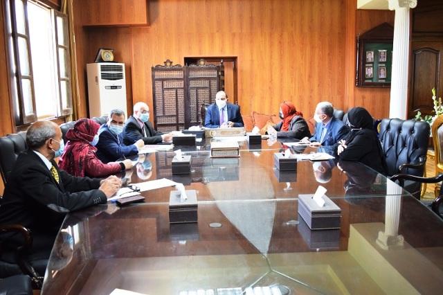 رئيس جامعة بنى سويف يترأس عدداً من الاجتماعات