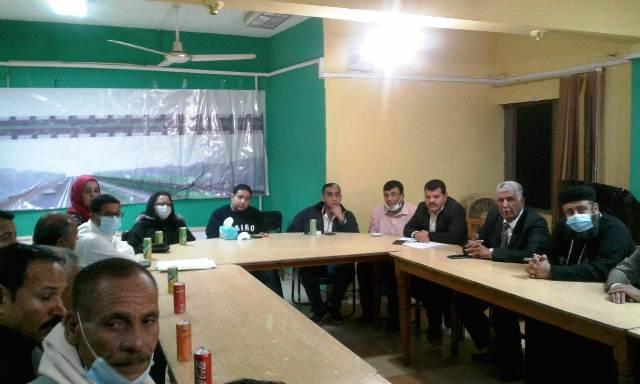 نائب محافظ بني سويف فى حوارا مجتمعيا مع بعض القيادات الطبيعية