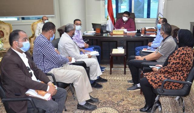 نائب محافظ بني سويف يناقش مستجدات الموقف التنفيذي لمشروعات مبادرة ”حياة كريمة”