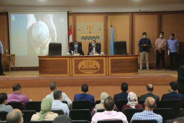 اجتماع نائب المحافظ