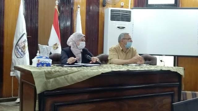 محافظ بني سويف يناقش استعدادات التربية والتعليم لعقد امتحانات العملي والنظري للدبلومات الفنية