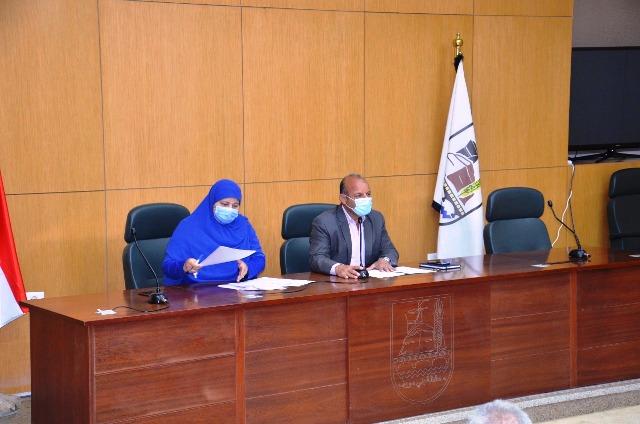 محافظ بني سويف يناقش مع السكرتير العام جهود منظومة الشكاوى الحكومية الموحدة
