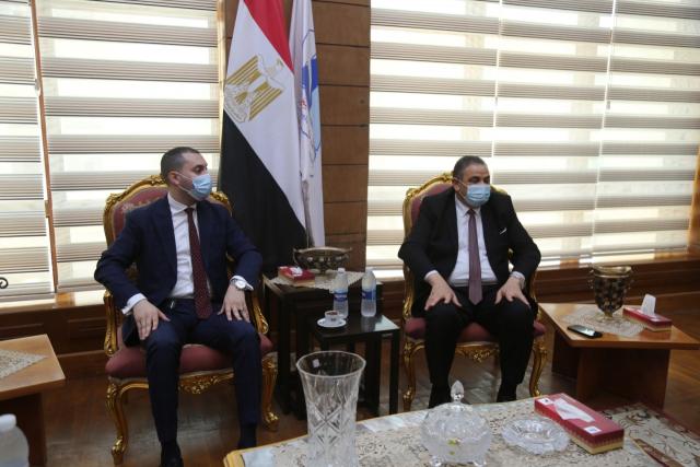 نائب المحافظ ورئيس الجامعة 