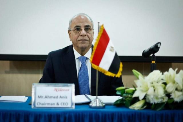 اللواء احمد انيس رئيس مجلس ادارة الشركة المصرية للأقمار الصناعيه
