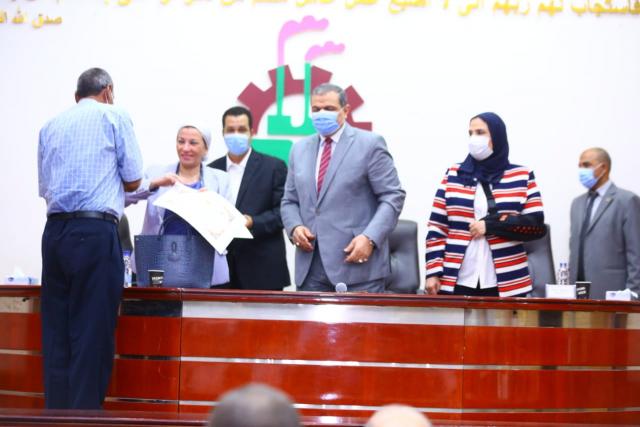 توزيع الشهادات