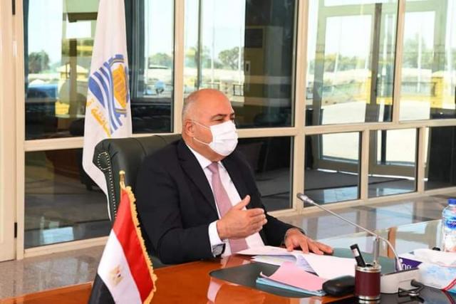 محافظ قنا