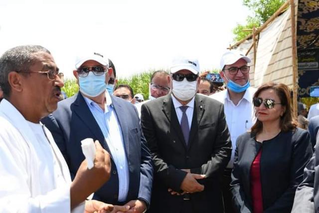 محافظ قنا ووزير الزراعة