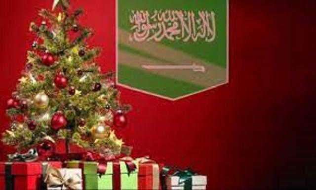 السعودية تحتفل بالكريسماس ومتاجرها تتزين بأشجار عيد الميلاد