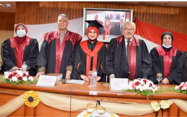 صورة من جلسة المناقشة 