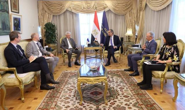 وزير الاتصالات والسفير الفرنسي
