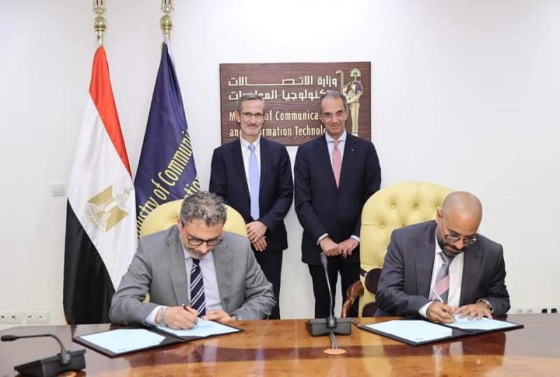 وزير الاتصالات