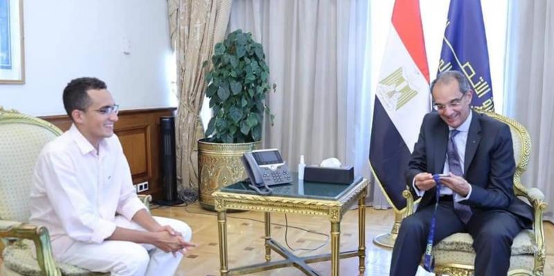وزير الاتصالات