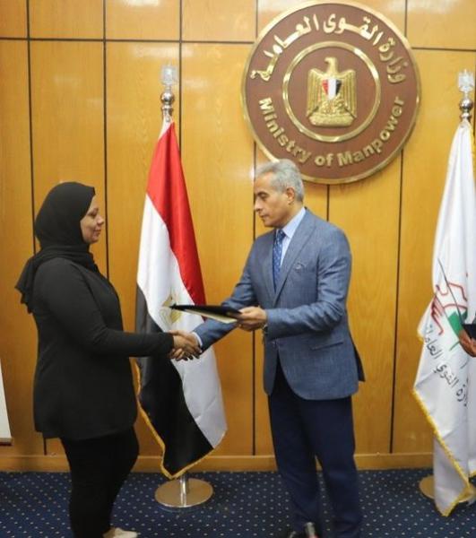  وزير القوى العاملة