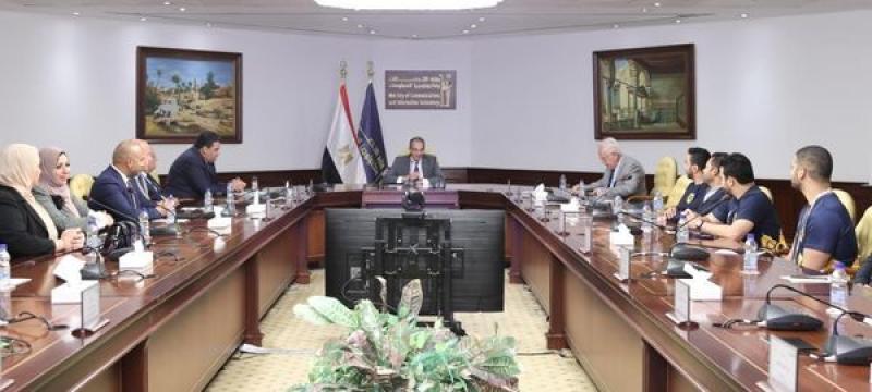 وزير الاتصالات
