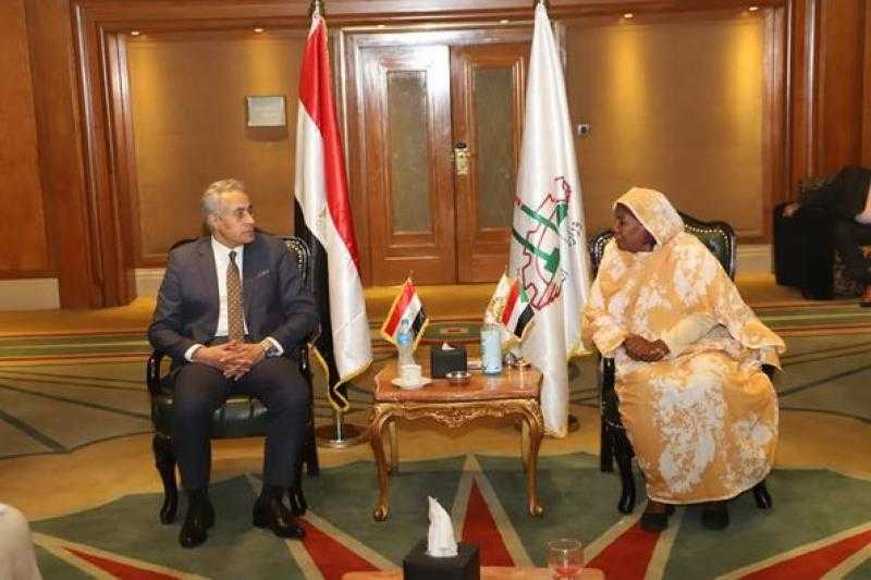 وزيرة العمل  السودانية تشكر الرئيس السيسي على اهتمامه بالعمالة السودانية بمصر ورعايتها