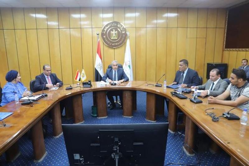 وزير القوى العاملة