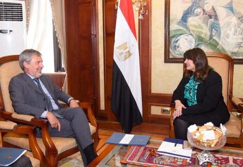 وزيرة الهجرة