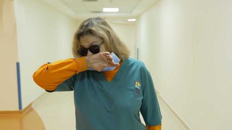 يسرا تبكى فى مشهد مؤثر بمسشتفى الناس