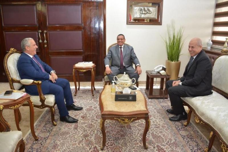 وزير التنمية المحلية