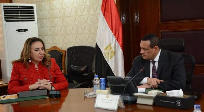 وزير التنمية المحلية يناقش مع نائبة وزير الاتصالات جهود التطوير المؤسسى الرقمى للوزارة