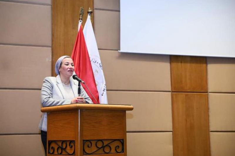 وزيرة البيئة