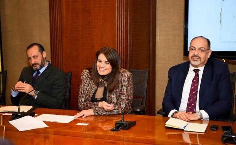 وزيرة الهجرة تعقد اجتماعا مع رئيس قطاع الاستثمار ببنك مصر لمناقشة سبل جذب استثمارات جديدة من المصريين العاملين بالخارج