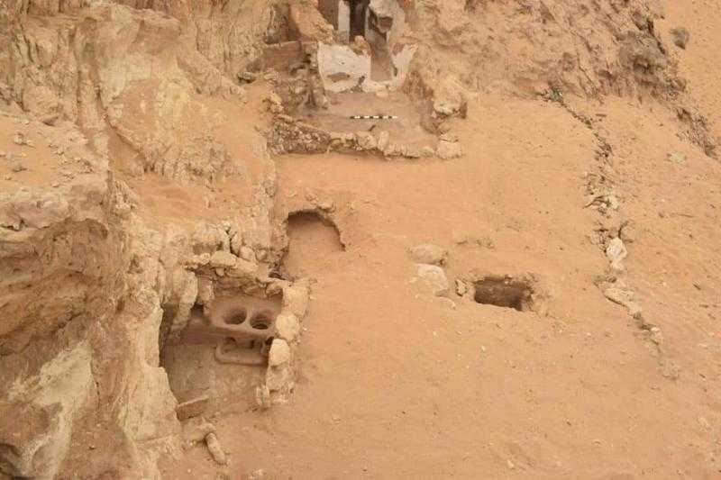 الآثار: الكشف عن عدد من الأبنية والدفنات من العصور المتأخرة بمحافظة أسيوط.