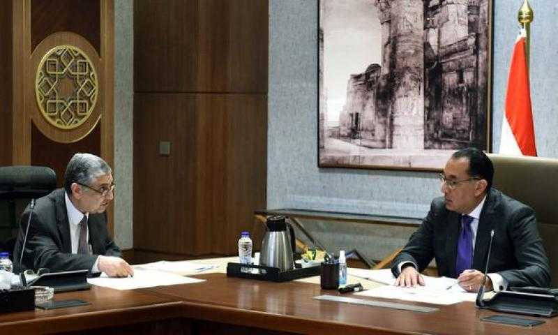 رئيس الوزراء يتابع مع وزير الكهرباء جهود العمل في عدة ملفات