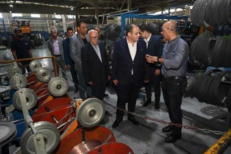 وزير التجارة ومحافظ بورسعيد يتفقدان عدد من المصانع بالمنطقة الصناعية بجنوب بورسعيد