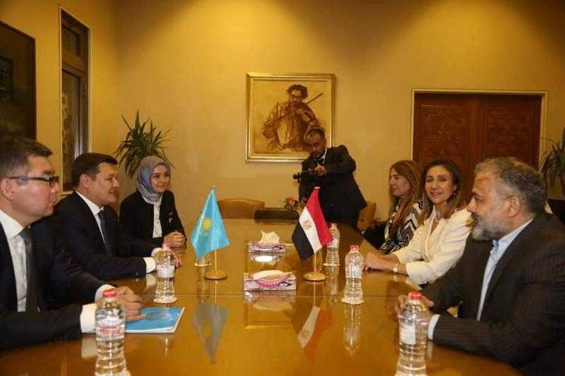 وزيرة الثقافة تلتقي نظيرها الكازاخي لبحث تعزيز التعاون في المجالات الثقافية