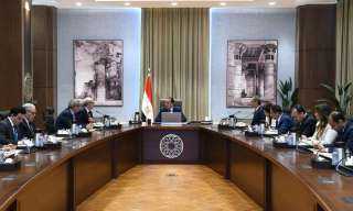 رئيس الوزراء يلتقي وزير البريد والمواصلات السلكية واللاسلكية في جمهورية الجزائر