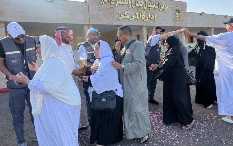 وزارة السياحة:  لجان بعثة الوزارة بالمدينة المنورة بالسعودية تستقبل أول أفواج الحج السياحي البري