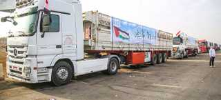 بالصور .. شاحنات المتحدة لدعم  قطاع غزة ترفع شعار يد بيد مع أهلنا في فلسطين