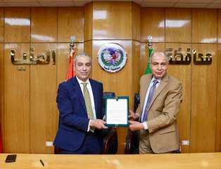 تعاون بين البنك الزراعي  ومحافظة المنيا لتمويل المنتفعين وتسليم 130 سيارة ميكروباص لتعزيز النقل الآمن