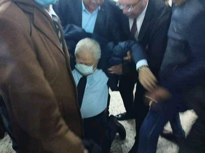 الصورة الأخيرة للفقيه القانونى الكبير رجائى عطية قبل وفاته فى المحكمة
